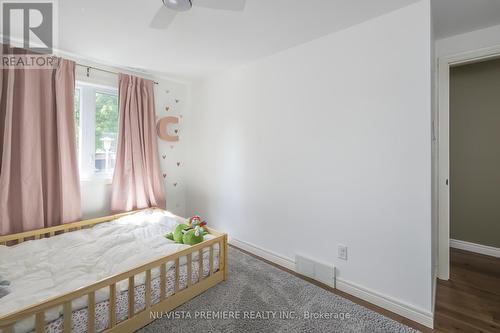 237 Castlegrove Boulevard, London North (North K), ON - Indoor Photo Showing Bedroom