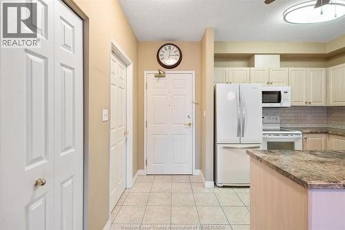 5995 Ellis St Unit# 107, Lasalle, ON - Indoor Photo Showing Kitchen