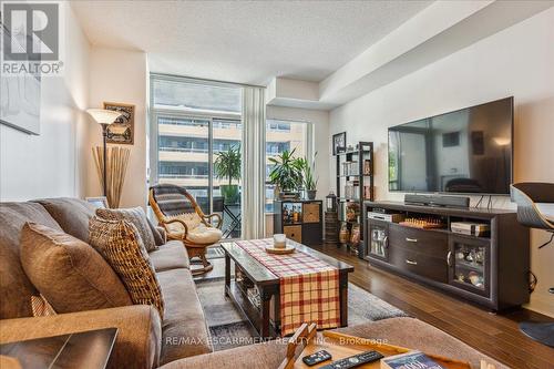 316 - 1 Hurontario Street, Mississauga, ON - Indoor Photo Showing Living Room