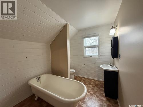 732 6Th Street, Humboldt, SK - Indoor Photo Showing Bathroom
