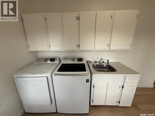 732 6Th Street, Humboldt, SK - Indoor Photo Showing Laundry Room