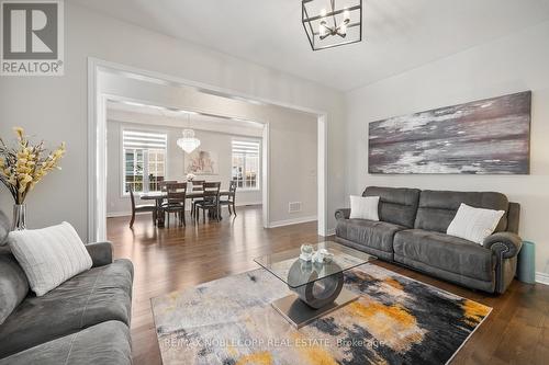 68 Inverness Way, Bradford West Gwillimbury, ON - Indoor Photo Showing Living Room