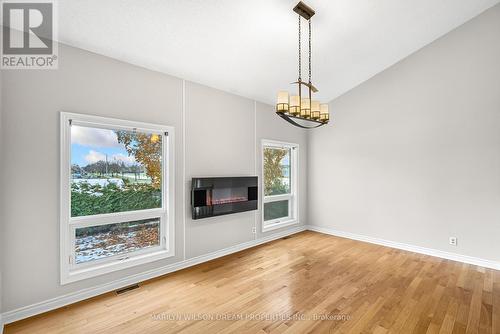 Living room - 1678 Smithers Crescent, Ottawa, ON - Indoor With Fireplace