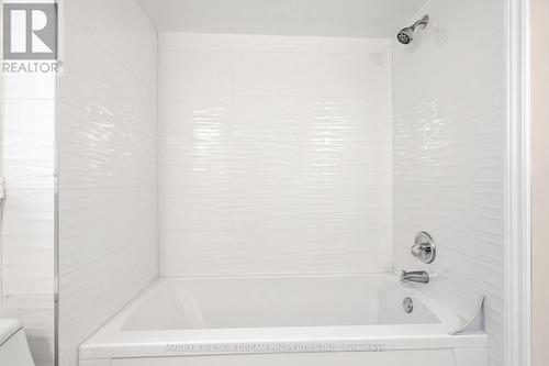 Main Bathroom - 1678 Smithers Crescent, Ottawa, ON - Indoor Photo Showing Bathroom