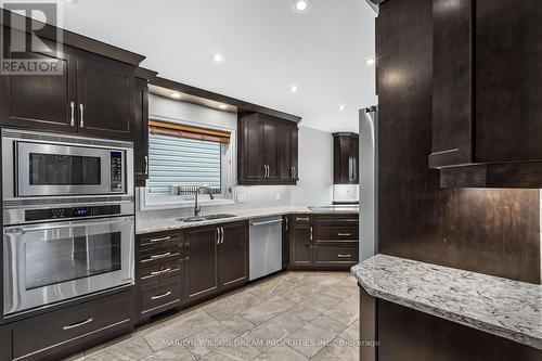 1678 Smithers Crescent, Ottawa, ON - Indoor Photo Showing Kitchen With Upgraded Kitchen