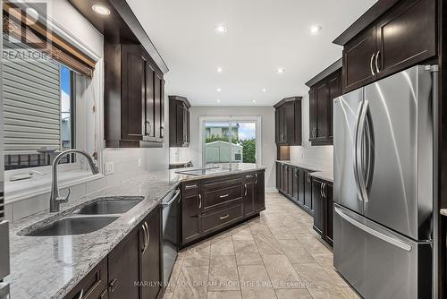 1678 Smithers Crescent, Ottawa, ON - Indoor Photo Showing Kitchen With Double Sink With Upgraded Kitchen