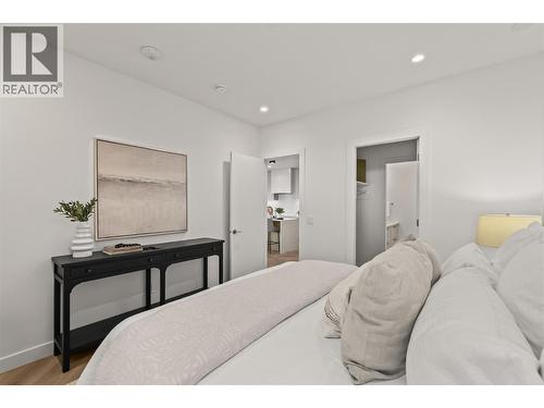 First Bedroom - 3340 Lakeshore Road Unit# 902, Kelowna, BC - Indoor Photo Showing Bedroom