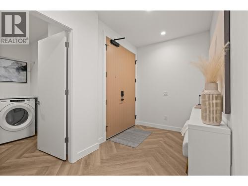 Laundry & Foyer - 3340 Lakeshore Road Unit# 902, Kelowna, BC - Indoor Photo Showing Laundry Room