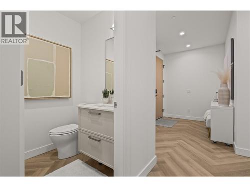 3PC Bathroom - 3340 Lakeshore Road Unit# 902, Kelowna, BC - Indoor Photo Showing Bathroom