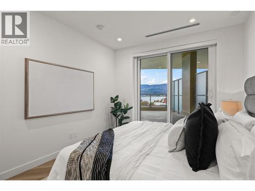 Primary Bedroom - 3340 Lakeshore Road Unit# 902, Kelowna, BC - Indoor Photo Showing Bedroom
