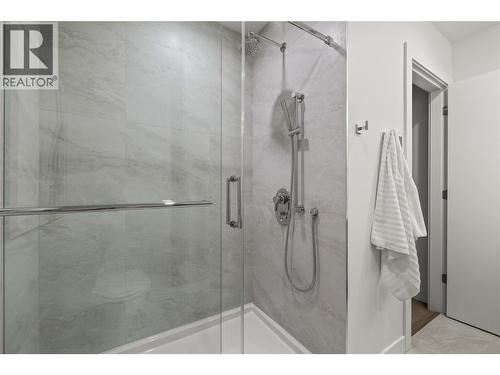 Primary Ensuite - 3340 Lakeshore Road Unit# 902, Kelowna, BC - Indoor Photo Showing Bathroom