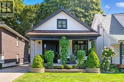 107 CROMWELL AVENUE  Oshawa (Vanier), ON L1J 4T5