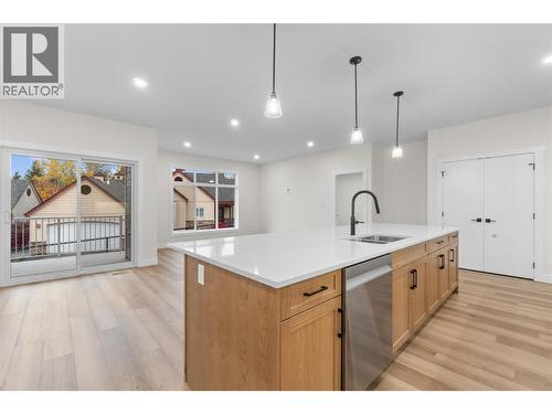 231 20 Street Ne Unit# 12, Salmon Arm, BC - Indoor Photo Showing Kitchen With Upgraded Kitchen