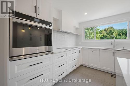 12 Apache Crescent, Ottawa, ON - Indoor Photo Showing Kitchen