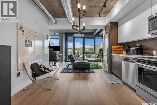 205 490 2Nd Avenue S, Saskatoon, SK - Indoor Photo Showing Kitchen With Stainless Steel Kitchen