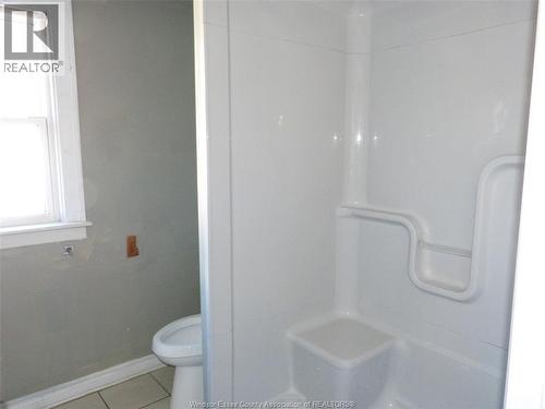 1434 Tecumseh Boulevard West, Windsor, ON - Indoor Photo Showing Bathroom