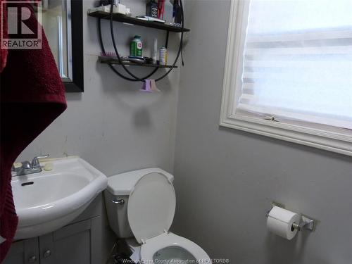 1434 Tecumseh Boulevard West, Windsor, ON - Indoor Photo Showing Bathroom
