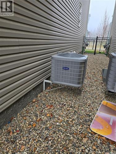 127 315 Dickson Crescent, Saskatoon, SK - Outdoor