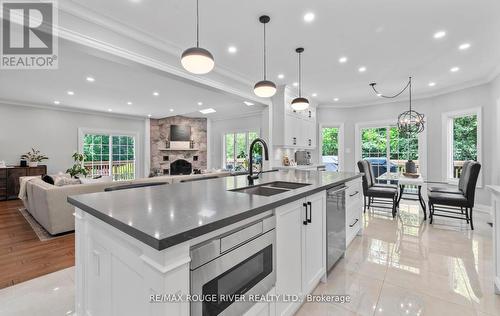 10 Kresia Lane, Clarington, ON - Indoor Photo Showing Kitchen With Double Sink With Upgraded Kitchen