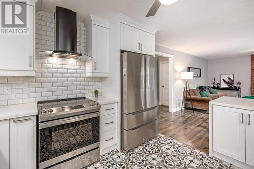 383 East 24Th Street, Hamilton, ON - Indoor Photo Showing Kitchen