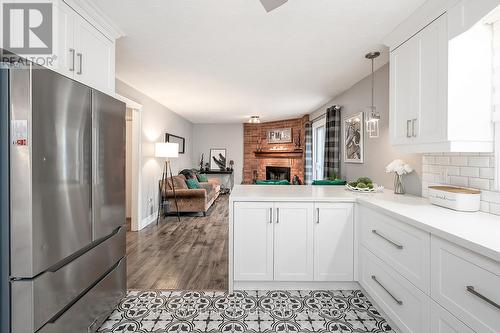 383 East 24Th Street, Hamilton, ON - Indoor Photo Showing Kitchen