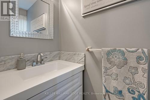 383 East 24Th Street, Hamilton, ON - Indoor Photo Showing Bathroom