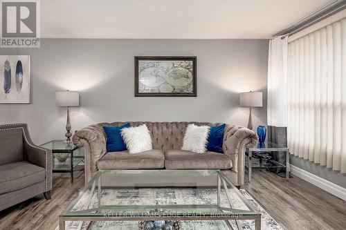 383 East 24Th Street, Hamilton, ON - Indoor Photo Showing Living Room