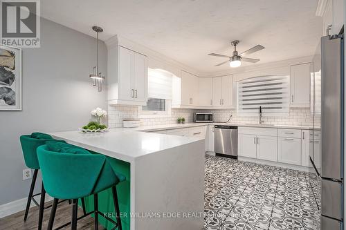 383 East 24Th Street, Hamilton, ON - Indoor Photo Showing Kitchen With Upgraded Kitchen