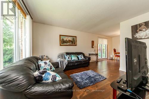 501 Barnes Crescent, Peterborough, ON - Indoor Photo Showing Living Room