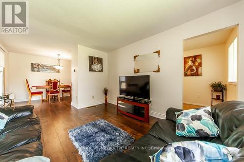501 Barnes Crescent, Peterborough, ON - Indoor Photo Showing Living Room