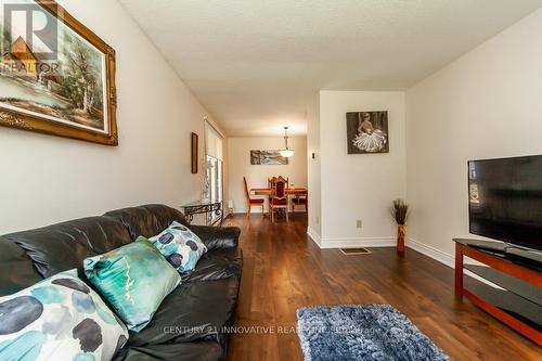 501 Barnes Crescent, Peterborough, ON - Indoor Photo Showing Living Room