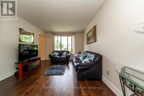 501 Barnes Crescent, Peterborough, ON - Indoor Photo Showing Living Room
