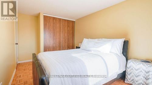 7242 Corrine Crescent, Mississauga, ON - Indoor Photo Showing Bedroom