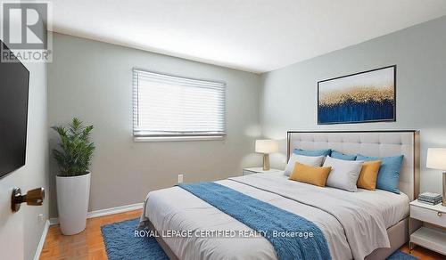 7242 Corrine Crescent, Mississauga, ON - Indoor Photo Showing Bedroom