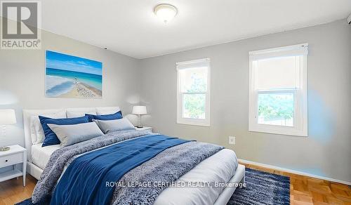 7242 Corrine Crescent, Mississauga, ON - Indoor Photo Showing Bedroom