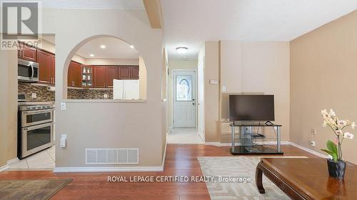 7242 Corrine Crescent, Mississauga, ON - Indoor Photo Showing Living Room