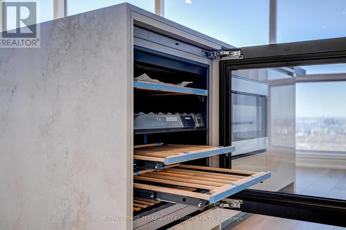 6810 - 388 Yonge Street, Toronto, ON - 