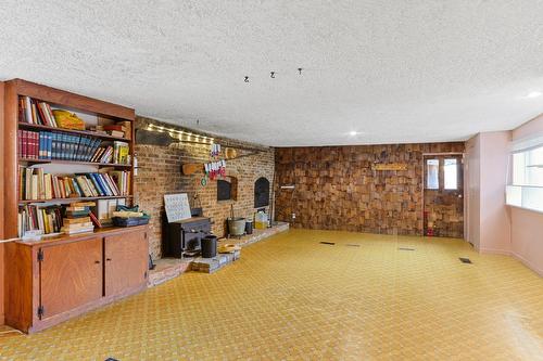 Salle familiale - 22 Rue St-Joseph, Saint-Louis-De-Gonzague, QC - Indoor Photo Showing Other Room