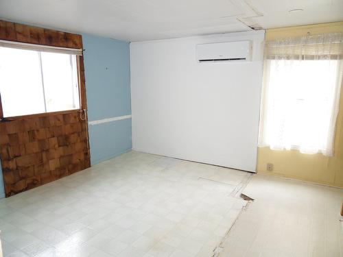 Salle de jeux - 22 Rue St-Joseph, Saint-Louis-De-Gonzague, QC - Indoor Photo Showing Other Room