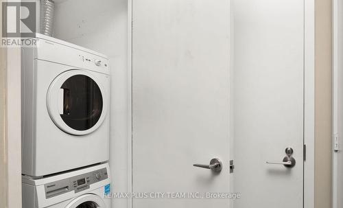 318 - 1030 King Street W, Toronto, ON - Indoor Photo Showing Laundry Room