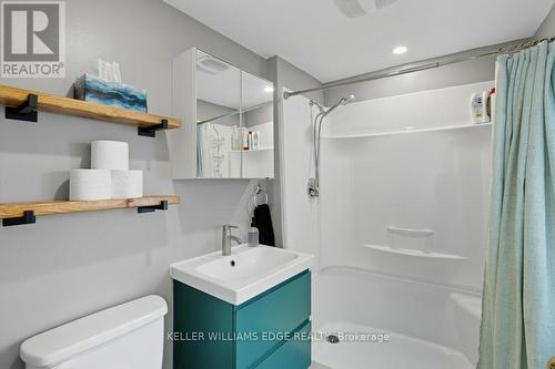 159 Hope Avenue, Hamilton, ON - Indoor Photo Showing Bathroom