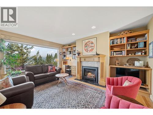 1120 12 Street Ne Unit# 33, Salmon Arm, BC - Indoor Photo Showing Living Room With Fireplace