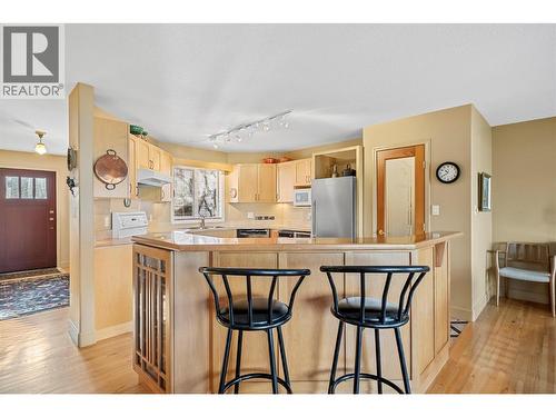 1120 12 Street Ne Unit# 33, Salmon Arm, BC - Indoor Photo Showing Kitchen