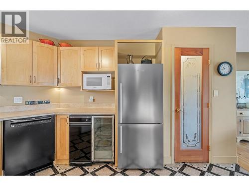 1120 12 Street Ne Unit# 33, Salmon Arm, BC - Indoor Photo Showing Kitchen