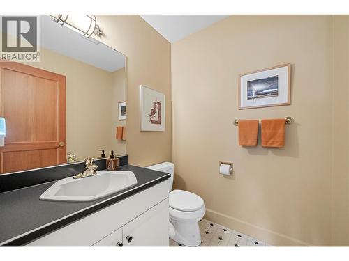 1120 12 Street Ne Unit# 33, Salmon Arm, BC - Indoor Photo Showing Bathroom