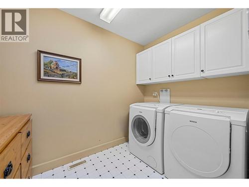 1120 12 Street Ne Unit# 33, Salmon Arm, BC - Indoor Photo Showing Laundry Room