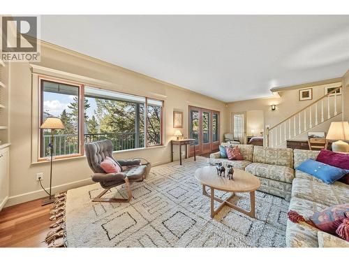 1120 12 Street Ne Unit# 33, Salmon Arm, BC - Indoor Photo Showing Living Room