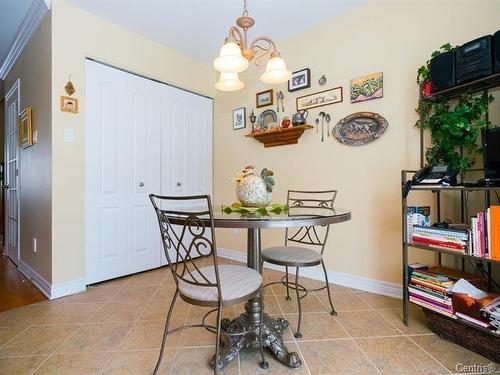 Coin-repas - 136 Av. Alston, Pointe-Claire, QC 