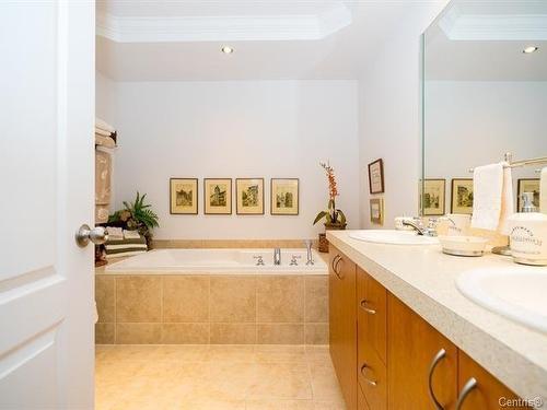 Salle de bains - 136 Av. Alston, Pointe-Claire, QC 