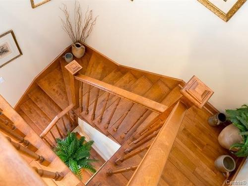 Escalier - 136 Av. Alston, Pointe-Claire, QC 